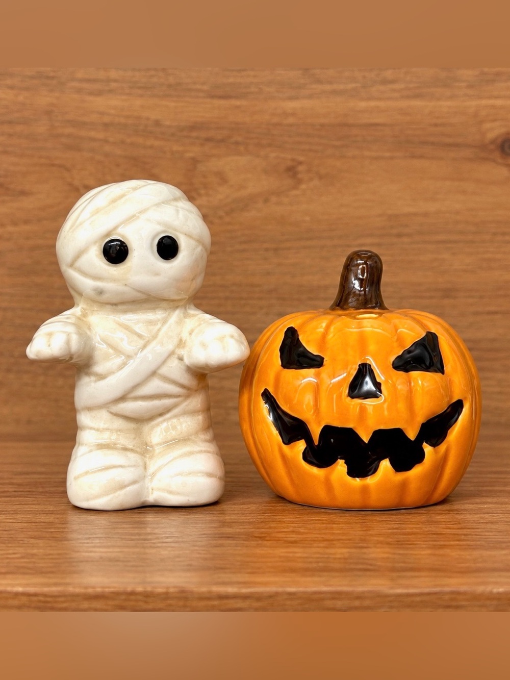 Cracker Barrel Halloween SET OF 2 Mummy & Pumpkin Ceramic Salt & Pepper Shakers